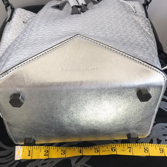 Leather bag - Picture 4 of 8